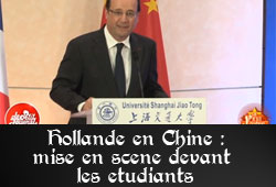 Hollande face à des étudiants chinois